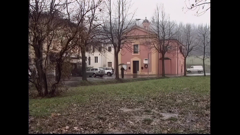 Shemale Vintage MegaStore: 贪婪的人妖吞下来自多个坚硬鸡巴的精液