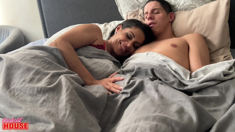 CuckoldHouse: Una Mora Sposata Fa Sesso Con Il Cognato Ben Dotato...
