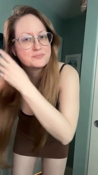 Mitt långa hår borstas, min hårborste knullas