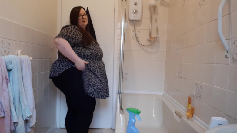 SSBBWLadyBrads: Ssbbw nude cleaning bathroom fat tummy