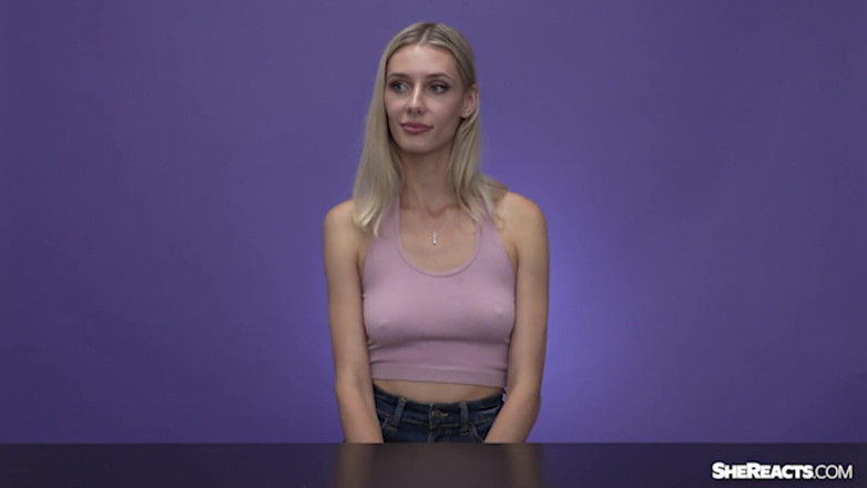 SheReacts: 白人女孩的大黑反应破败