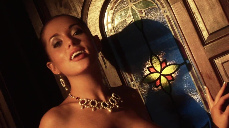 Threesome 4ever: Insaziabile Kaia si fa sborrare in faccia con un dildo...