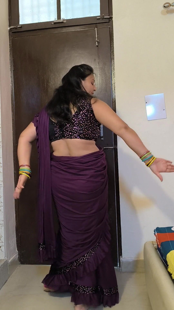 Puja555: Desi Puja Bhabhiヌードダンス