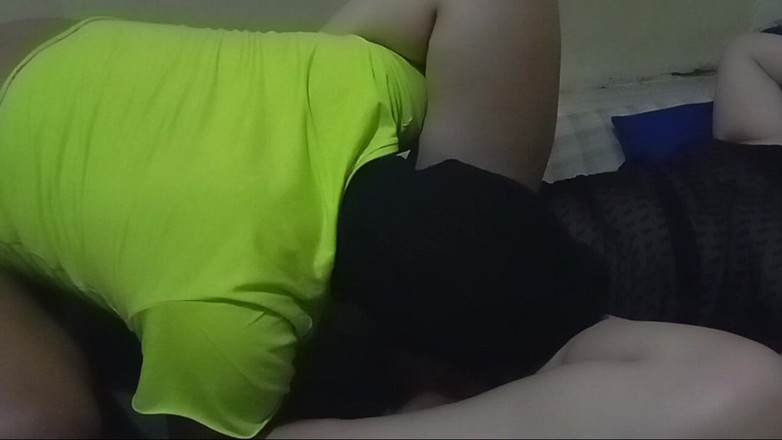 Angelina Pop: 열정적인 보지를 핥는 섹스 노예 아줌마