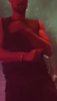 Ochroniarz klubu pomógł mi dostać się, ale musiałem dać mu się w toalecie - hard ass fucking