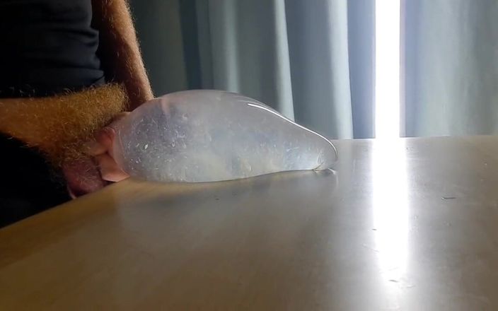 XxyTherry: Preservativo con acqua riempito di sperma. Una delle migliori sborrate...