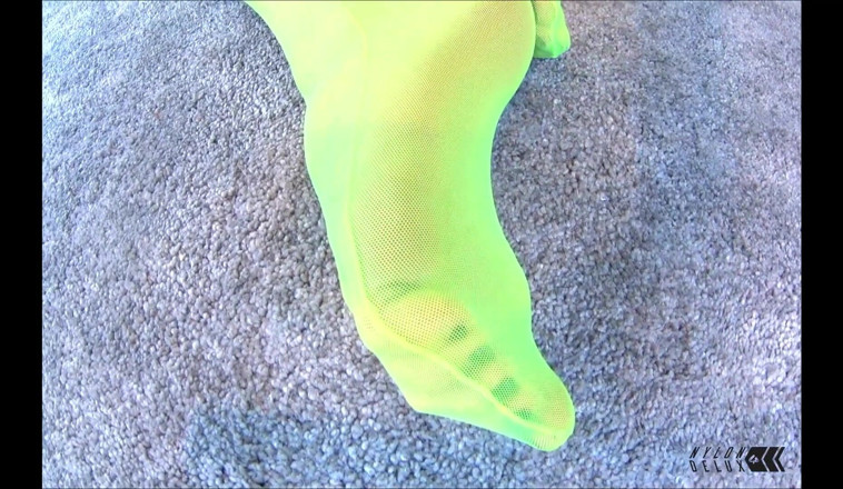 Nylondelux: Muslos de neón, tacones altos y striptease