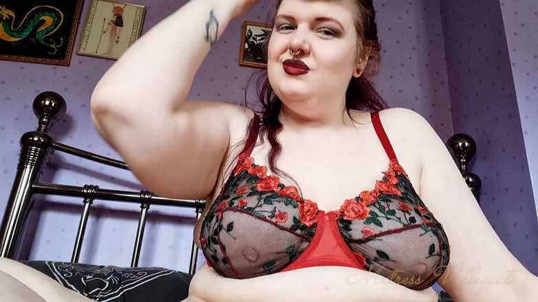 Mxtress Valleycat: Sexy Giantess Squish