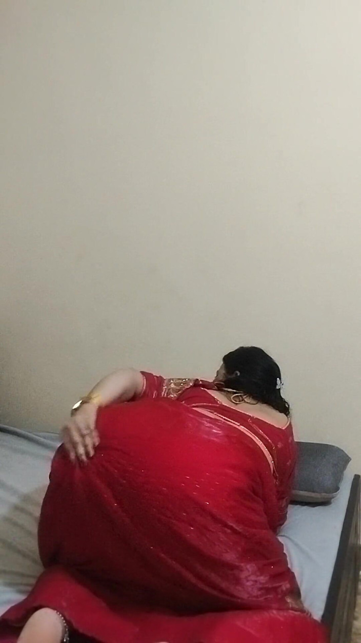 HOT RITU BHABHI: Mooie Bhabhi op zijn hondjes