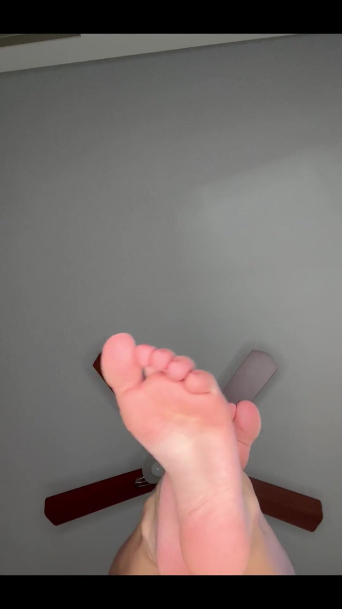 Tiffstreatsxoxo: Qualcuno vuole trattarmi per una pedicure?