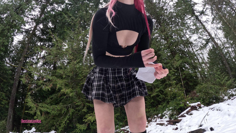 Destination Kat: 在雪地里撒尿