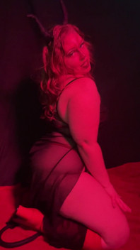 Škádlení Velké Krásné Milfky Succubus - Perverzní Katie