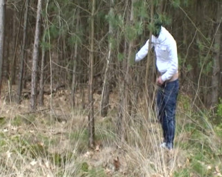 German amateur - 100% German hardcore videos: Frecher teenager bläst zwei harte schwänze im freien