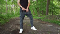 Fratchino: 观看一个男人撒尿