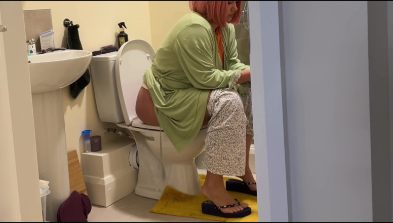 Emma Voyeur: Caught Step Mom Peeing:what Happens Next Will Surprise You