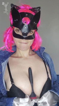 Ascolta I Miei Gemiti Con La Mia Maschera Da Gattino E Le Tette Naturali