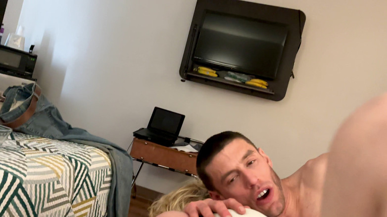 Alpha stud 4 u: -te cu ea, tachinează-o până la sfârșit