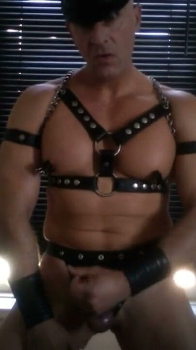 LeatherandMuscles: Gayleatherman sai