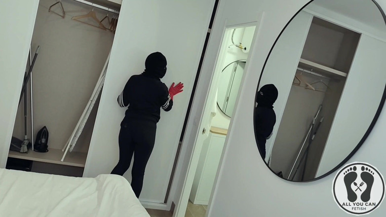 All You Can Fetish: Idealna dupa latina złapana w domu