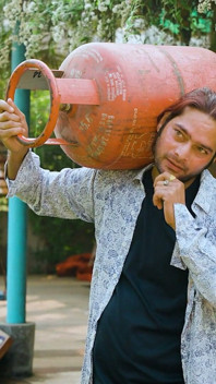 Gas Cylinder Walai Nai Gas Pahuchnai Kai Bahanai Bhabhi Ko Fasaya