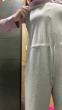 Weeing partout dans le monde ! Pisse dans une coupe en papier au Canada