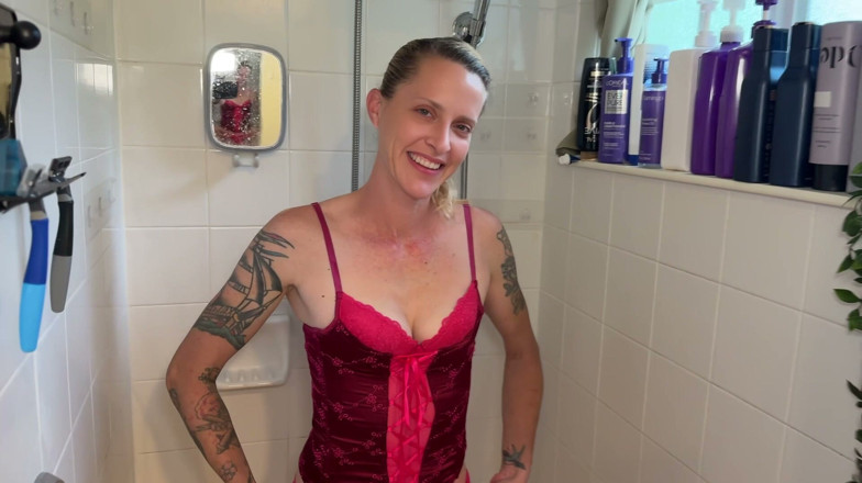 Mila Mynx: Pissing in My Victorias Secret Lingerie