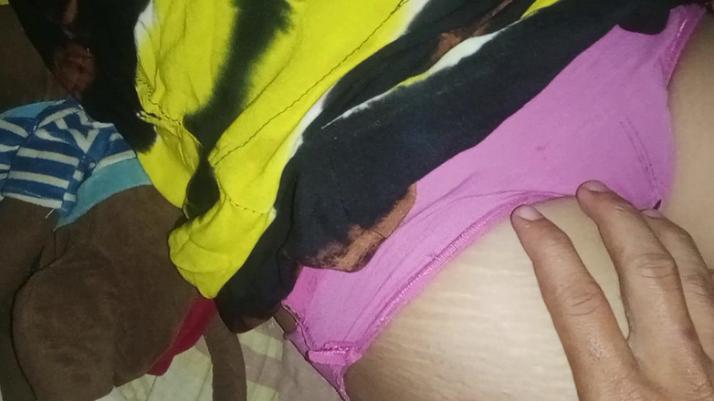 Citra: Si intrufola nel bagno della matrigna, dove la limousine è parcheggiata...