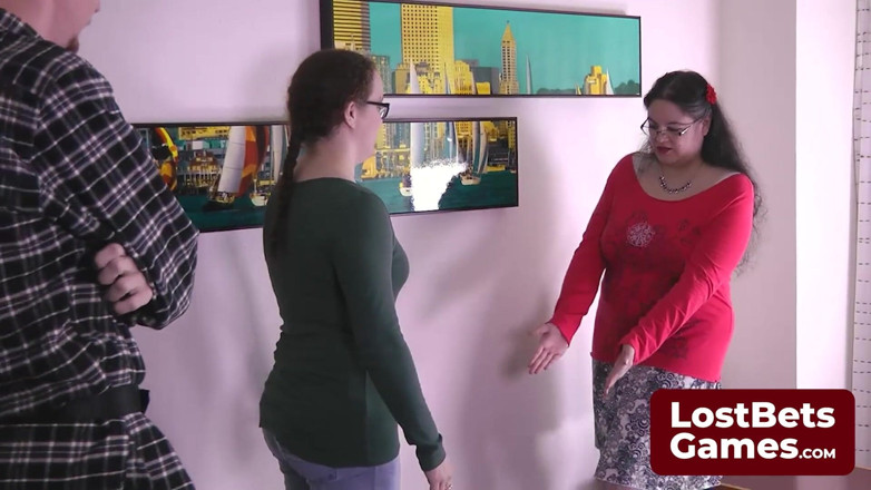 Lost Bets Games: Mit echtem Enthusiasmus tauchen sie in die Strip-Stein-Papierschere ein