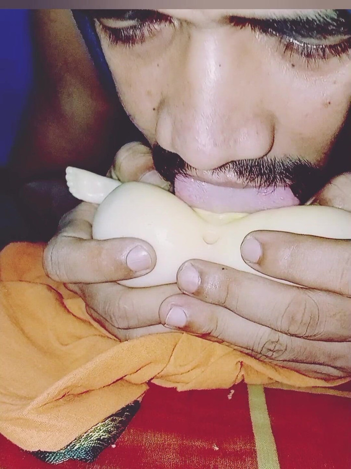 Shiv Shankar Kumar: 내 섹스 인형을 핥아.