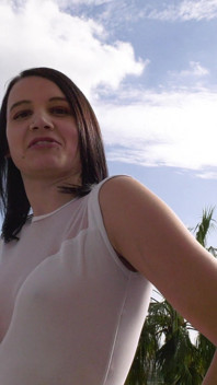 O fată foarte excitată primește ceea ce merită