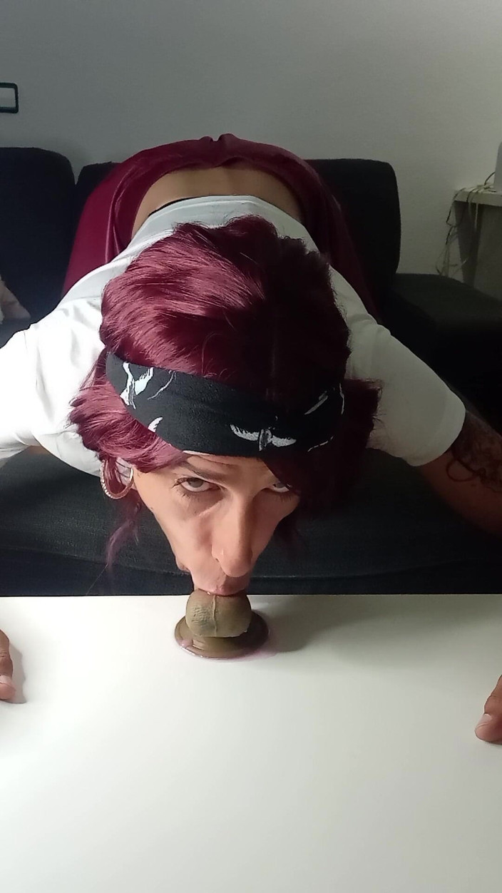 Penelopene27: Crossdresser Gola Profonda