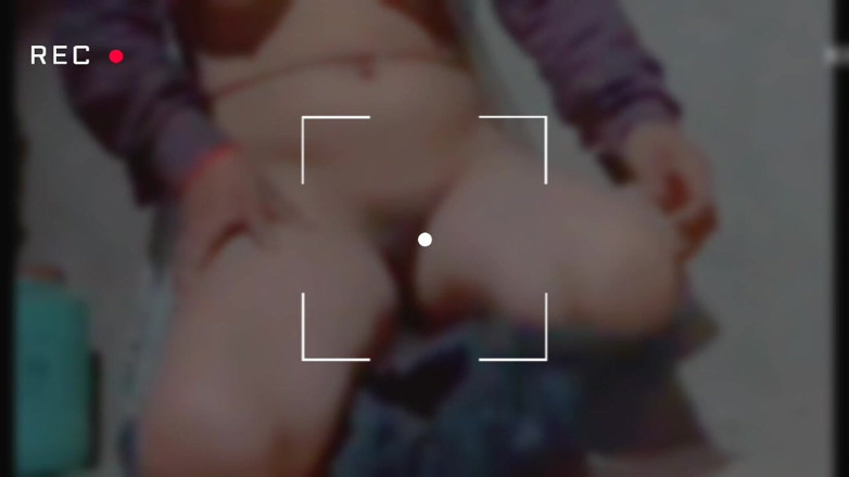 TricolorMusic3: Mahasiswi nakal desa ini merekam video masturbasi gadis mudanya.