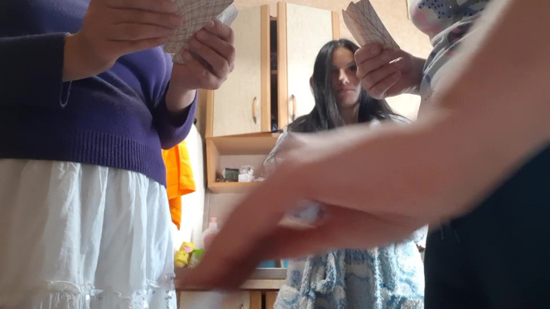 Lesbian-illusion: Sora mea vitregă și-a pierdut iubita la Cărți