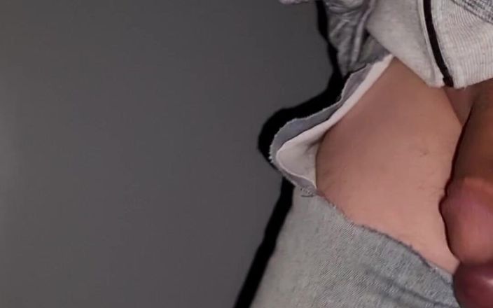 kinkygaynudist: Zerżnięta dżinsy (kutas na zewnątrz)