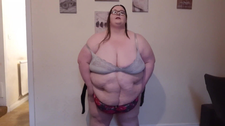 SSBBWLadyBrads: Culona destruye y rasga el traje del cuerpo - 7XL