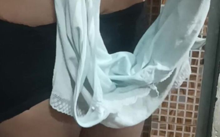 My hot pussy Shahida: सेक्स के बाद मेरी घर की प्रेमिका का वीर्य बाथरूम में ताजा