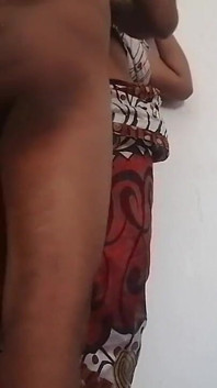 Mucama india de la casa fue atrapada masturbándose, parte 2