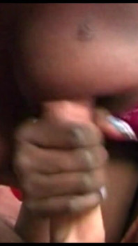 Des femmes donnent du plaisir à une bite avec une pipe et une masturbation - 1