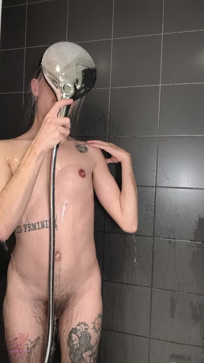 Cobalt FTM: Ftm fica com tesão debaixo do chuveiro e se masturba