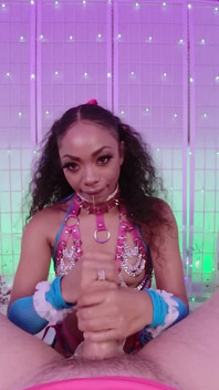 Hot ebony babe Cali Caliente głębokie gardło wielki kutas POV