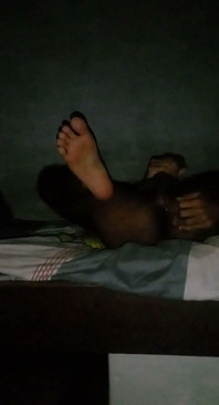 Mi masturbavo pene e culo allo stesso tempo