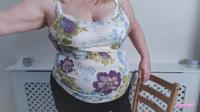 BBW_Wife: Hemmafruar stora tuttar och röv (bbw mogen fru)