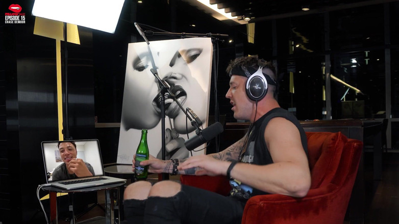 Pillow Talk: Chase Demoor parla delle sue lesioni a letto e sul...