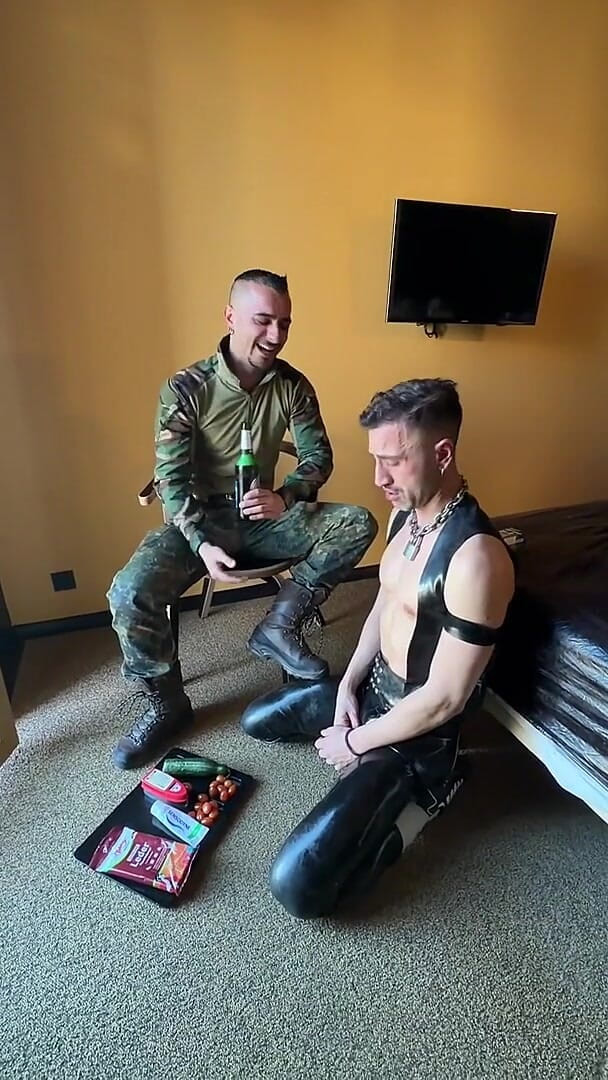 Worship His Boots Slave (Cristo kink)
