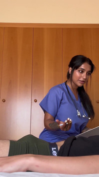 Enfermeira De Bunda Grande Deixa Seu Paciente Gozar Em Sua Bunda Quando O Médico Sai - Yasmina Khan