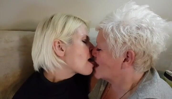 Uk Joolz: Kissing Skyler
