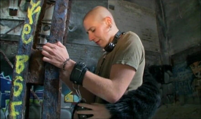 Absolute BDSM films - The original: Humilhante dominando peitos beliscando