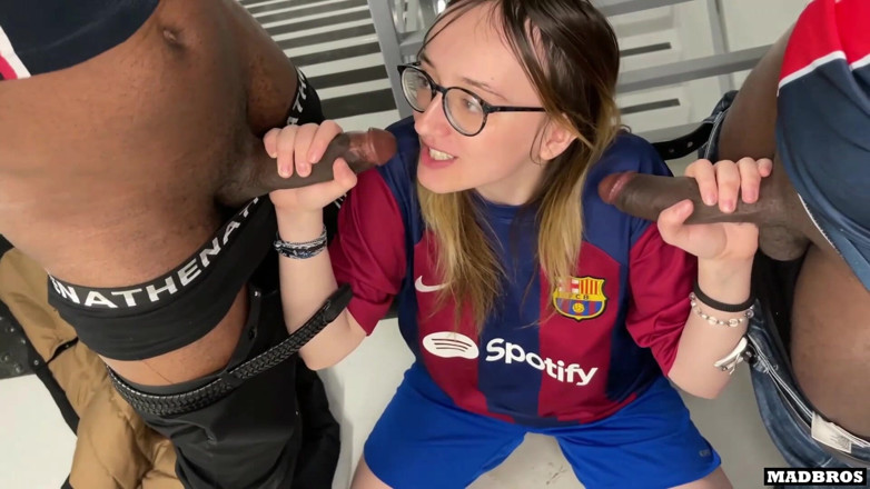 MadBros Prod: Barcelona taraftarı psg taraftarları tarafından futbol stadyumu koridorlarında sikiliyor!!