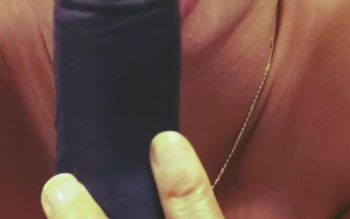 Anabel 693: Obedecendo as ordens do meu mestre fumando e chupando pau