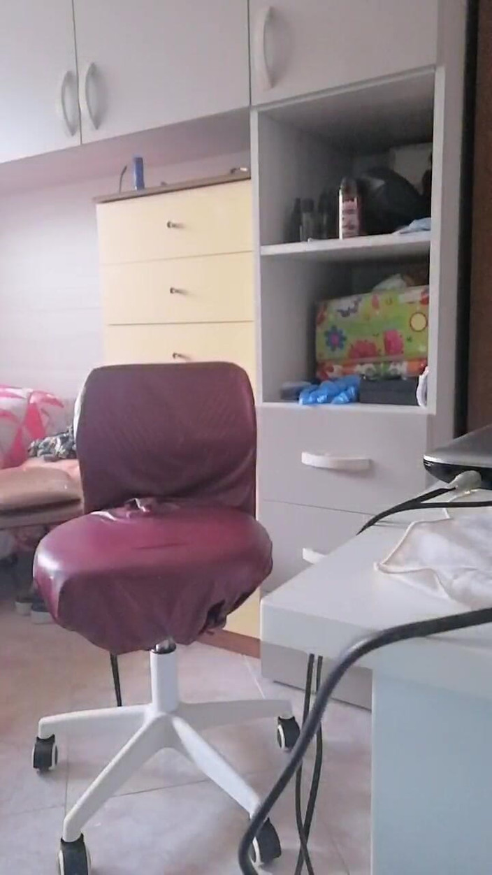 Setesesso7: Fac pipi și îmi bag vârful penisului în urina mea și mă masturbez cu...